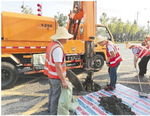 加强市政道路维护 深化全国文明城市建设